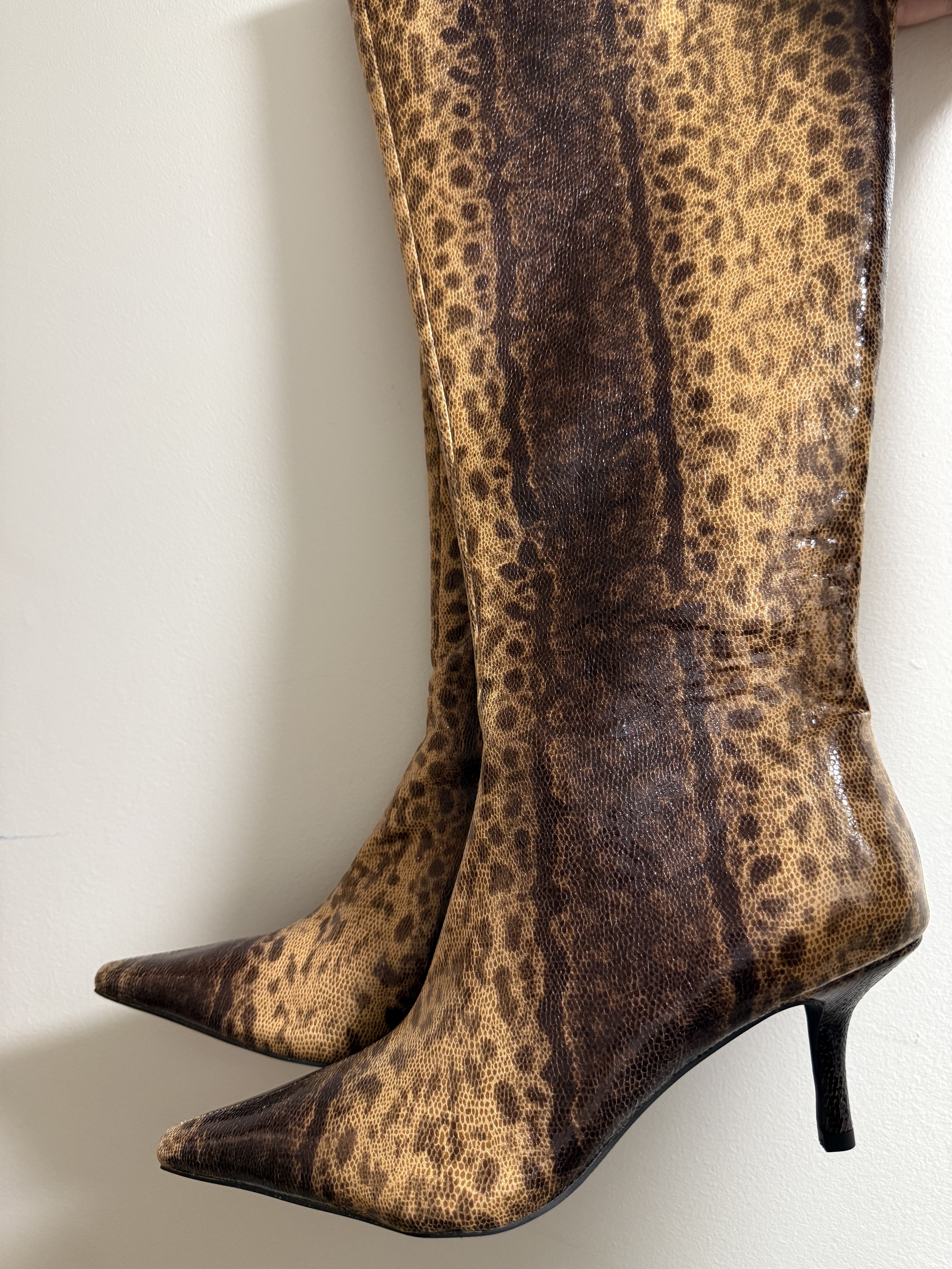 Pointed animal print Boots