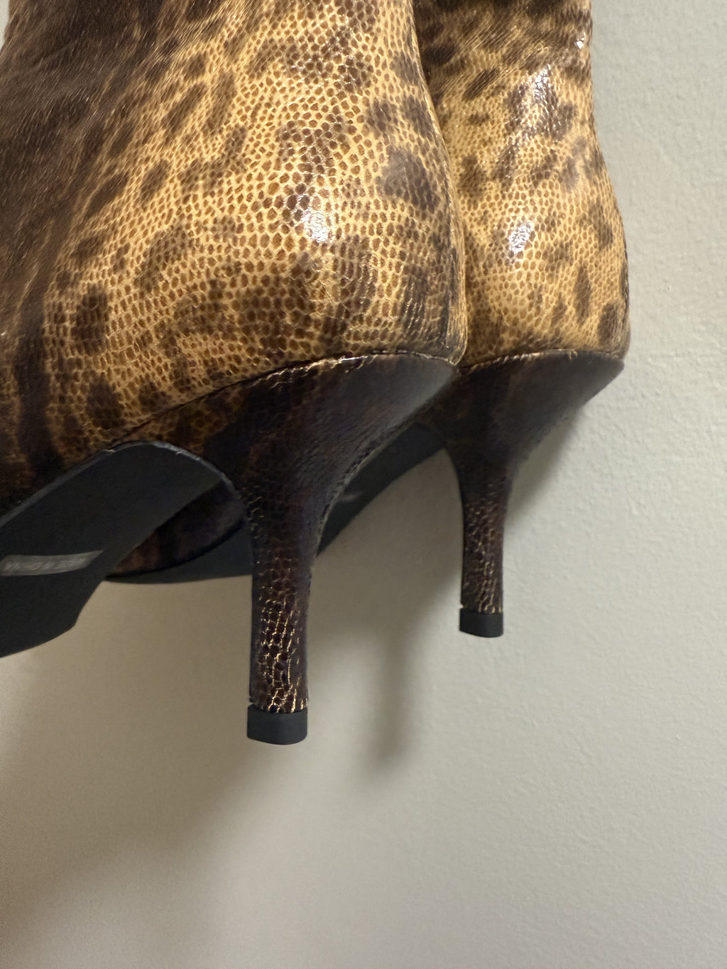 Pointed animal print Boots