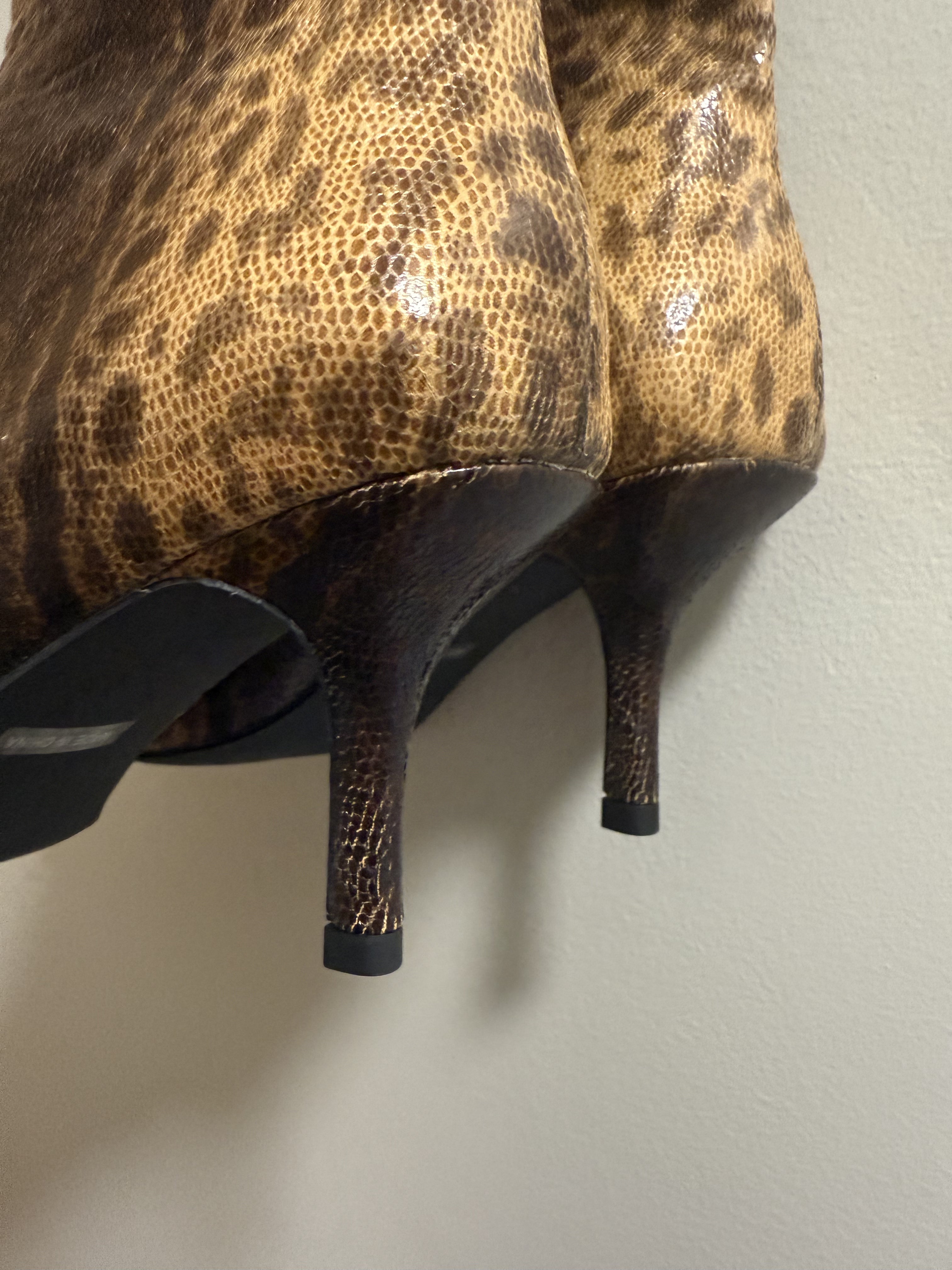 Pointed animal print Boots