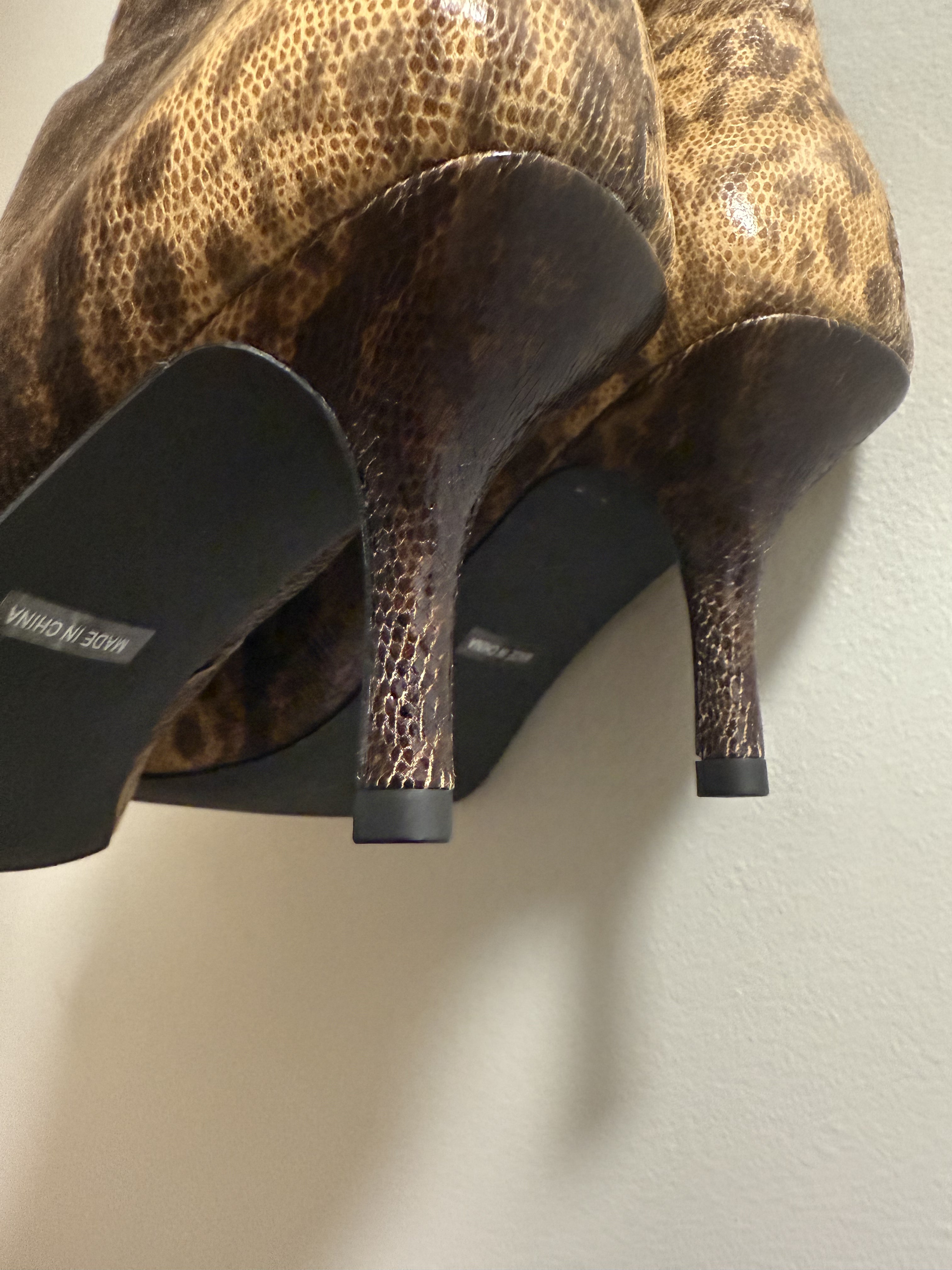 Pointed animal print Boots